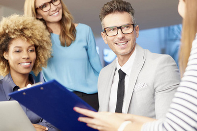 商務(wù)會議在會議室